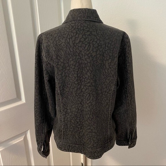 CHICO's Black Denim Animal Floral Print Vintage Jean Jacket Size M - Picture 2 of 12